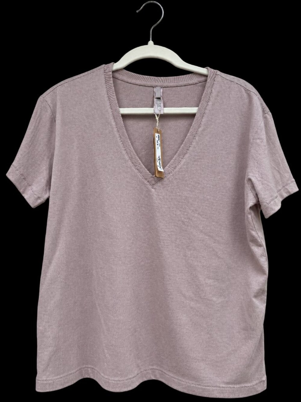 SKIMS Relaxed V-Neck T-Shirt. In Fawn. XXS